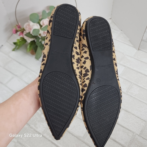 Seven7 Tan and Black Leopard Flats - Picture 4 of 5